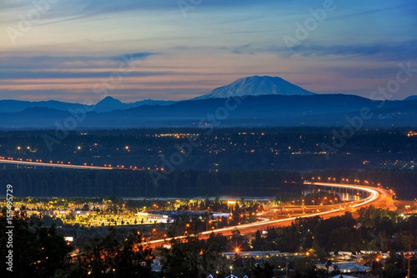 Obraz Glenn L Jackson Bridge i Mount Saint Helens po zachodzie słońca