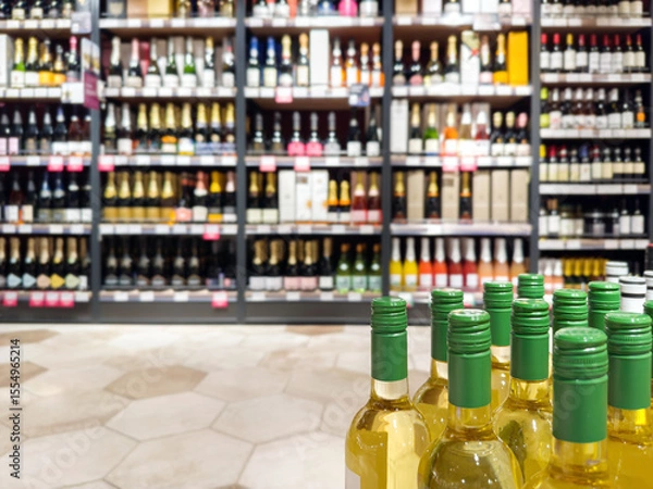Obraz defocused alcohol (wine, champagne, liquor, whiskey) on store shelves