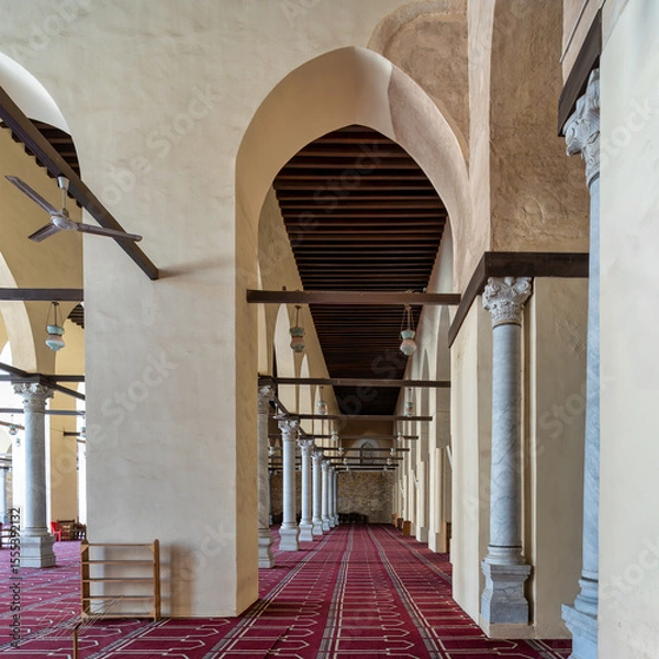 Fototapeta The Al-Zahir Baybars Mosque in Cairo stands as a testament to Egypt's profound Islamic heritage, renowned for its imposing columns, arched passages, and meticulously adorned prayer carpet