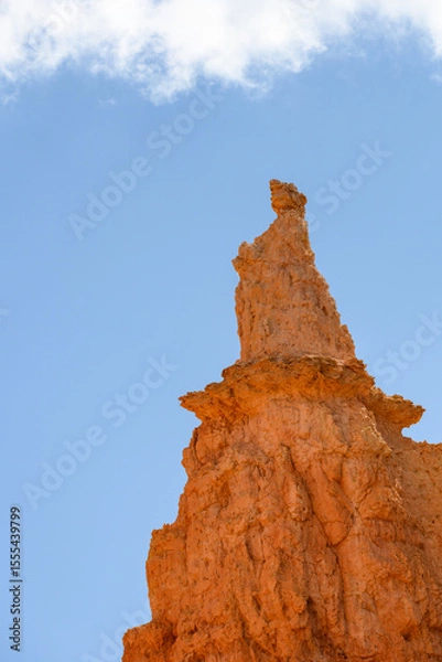 Obraz Queen Victoria Rock Formation, looking up from the Queens Garden Trail, summer vacation exploring in Bryce Canyon National Park, Utah
