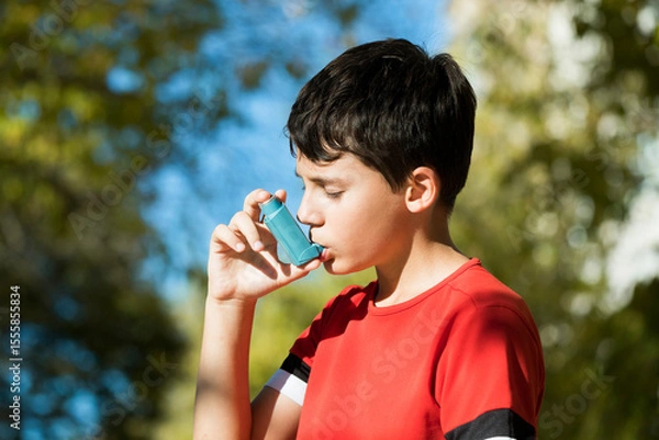 Obraz Child using  asthma inhaler to prevent allergy an asthma attack