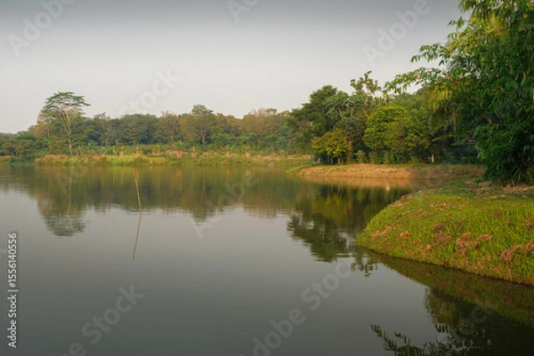 Obraz Serene Lake Landscape with Lush Greenery and Clear Reflection