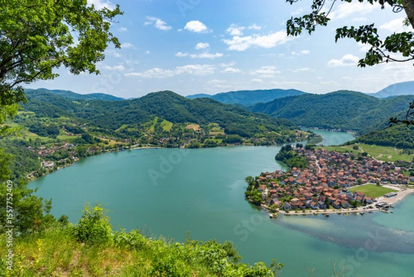 Fototapeta The small town of Divic in Bosnia on the bank of the Drina River, surrounded by the Balkan Mountains