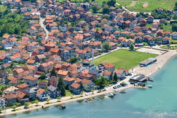 Fototapeta The cozy town of Divic on the bank of the Drina River, surrounded by the Balkan Mountains. Bosnia and Herzegovina