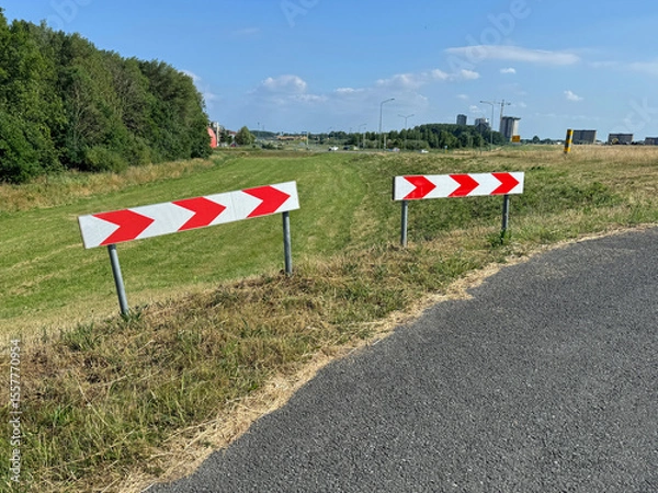 Obraz Dutch bicycle road marking for sharp bend