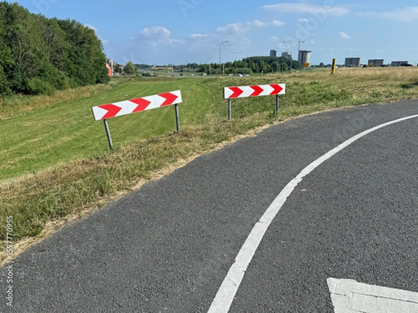 Obraz Dutch bicycle road marking for sharp bend