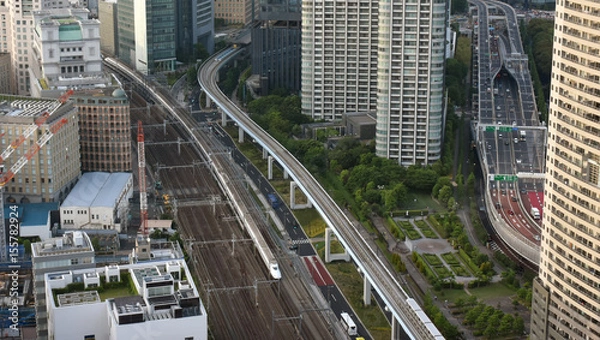 Obraz 日本・東京の都市景観（高速道路と高速鉄道）