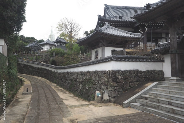 Fototapeta 寺院と教会の見える風景