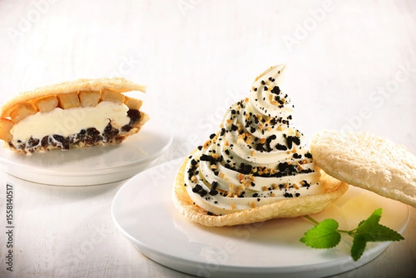 Obraz 과자와 인절미, 팥이 같이 있는 맛있는 아이스크림.