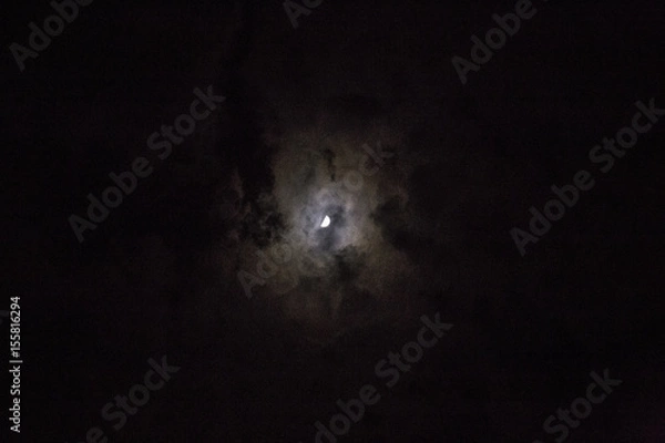 Fototapeta 雲がかる月の光