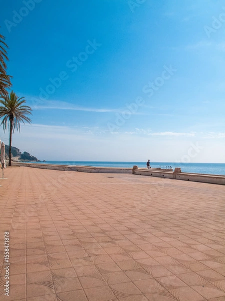 Obraz Playa y paseo marítimo de Sant Pol de Mar​ en la provincia de Barcelona, Cataluña, España