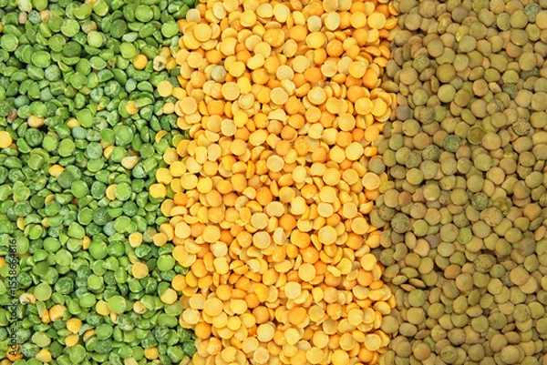 Obraz Variety of protein products for vegetarians. Yellow and green peas and lentils. Grocery background. Top view.