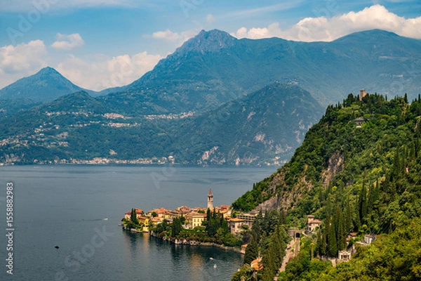 Fototapeta The village of Varenna, on Lake Como, photographed on a summer day. 
