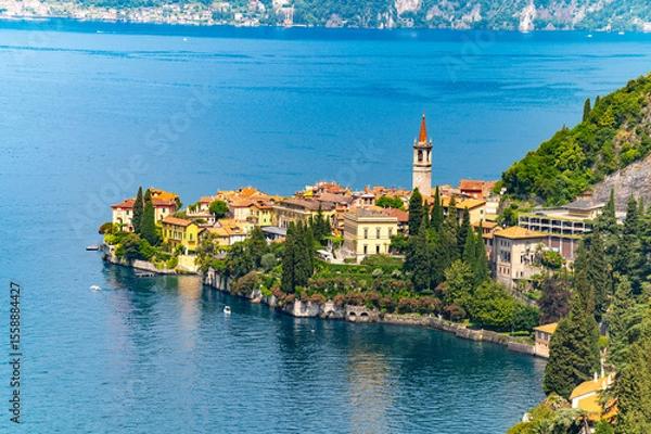 Fototapeta The village of Varenna, on Lake Como, photographed on a summer day. 
