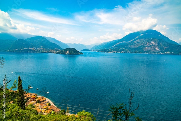 Fototapeta Panorama on Lake Como, with the villages of Tremezzina, Bellagio, Varenna and the mountains that overlook them, photographed in the evening.
