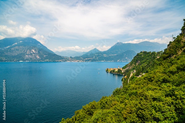 Fototapeta Panorama on Lake Como, with the villages of Tremezzina, Bellagio, Varenna and the mountains that overlook them, photographed in the evening.
