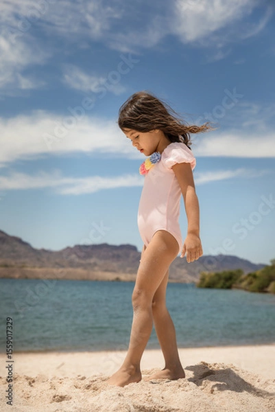 Obraz Little girl walking on sand at the beach in Arizona near Colorado river