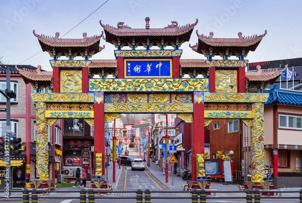 Obraz  Chinese design - Welcome arch marks entrance to the Chinatown district of Incheon, South Korea.