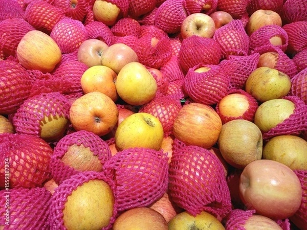 Fototapeta Fresh apples sold in the market. Apples contain many nutrients that are good for the body.