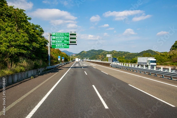 Fototapeta The Shin-Tomei Expressway passing through Shizuoka Prefecture