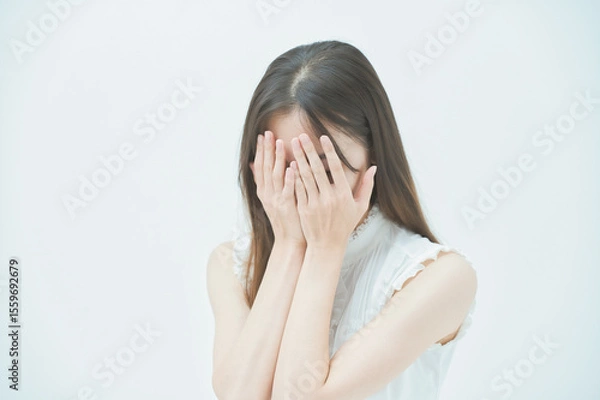 Obraz ストレスを抱えた表情をする若い女性