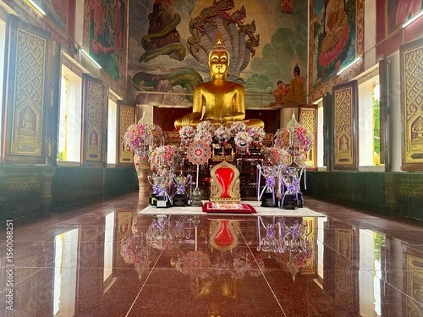 Obraz buddha statue in buddhist temple
