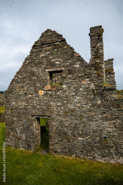 Obraz Kinsale, Ireland, May 21, 2024: Jame's Fort British Fortress Ruins on Kinsale Bay with Rock Walls and Ramparts making up the castle and the Bay Defenses looking at the remains of the Buildings