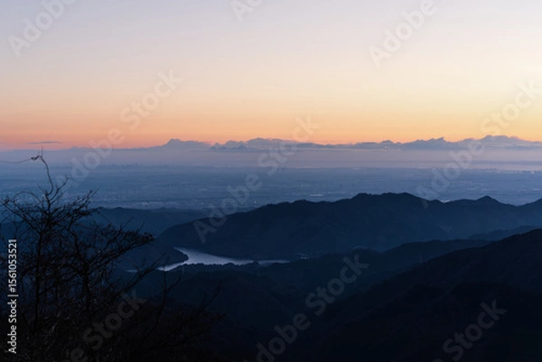 Obraz 丹沢主脈から見た宮ヶ瀬湖の朝焼け