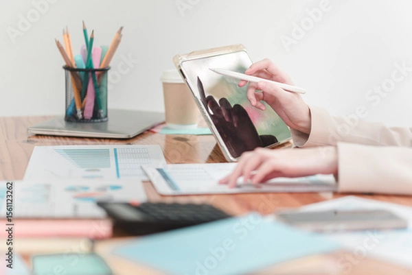 Obraz Professional business analyst utilizing digital tools for effective data visualization and insights