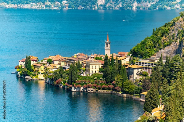Fototapeta The village of Varenna, on Lake Como, photographed on a summer day. 
