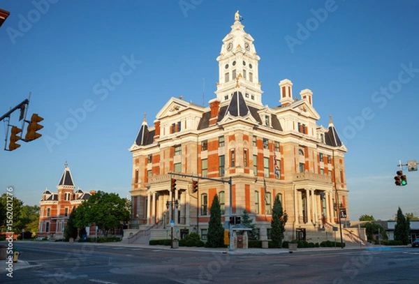 Obraz Henry County Courthouse in Napoleon Ohio at sunset on a clear spring day