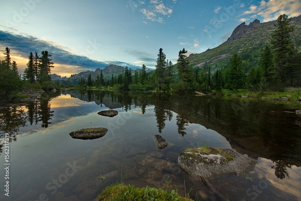Fototapeta Russia. Krasnoyarsk Territory, Eastern Sayans. Summer evening on the shore of the Azure mountain lake in the natural mountain park Ergaki.