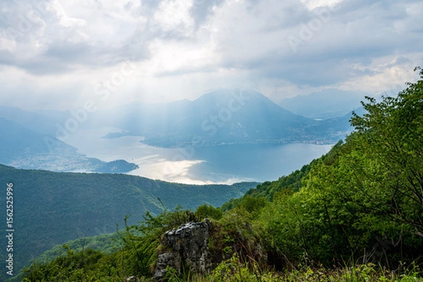 Obraz Varenna, Como Lake. Aerial panoramic view of town surrounded by mountains, blue sky and turquoise water and located in Como Lake, Lombardy, Italy