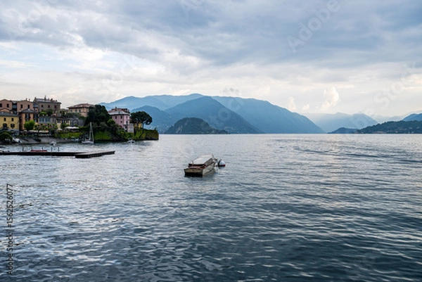 Obraz Varenna in lago di como with a boat