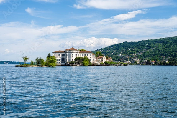 Obraz The wonderful isles of lago maggiore with mountains in the background