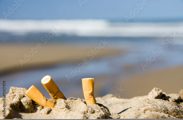 Obraz trzy papierosy na plaży
