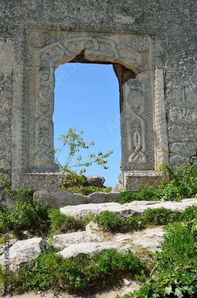 Fototapeta Руины цитадели Мангуп-Кале, восточный орнамент