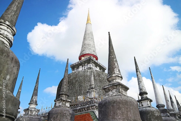 Obraz The 55.78 m. high Sri Lankan style main chedi of Wat Phra Mahathat Woramahawihan with the top entirely covered in pure gold, Nakhon Si Thammarat, southern Thailand