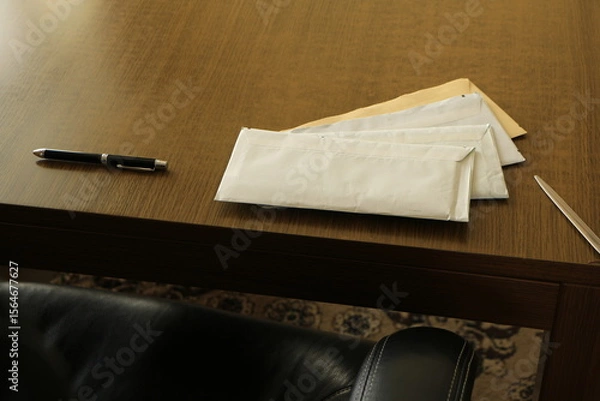 Obraz 机の上に置かれた書簡