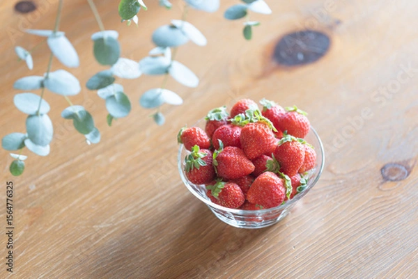 Obraz ガラスの器に入ったいちご