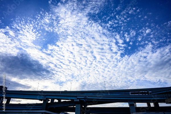 Obraz うろこ雲と高速道路