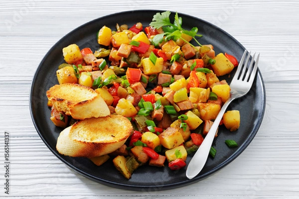 Fototapeta crispy fried cubed potatoes with ham, bell peppers