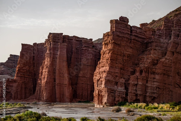 Fototapeta Los Castillos and the Las Conchas River at Sunrise, in Salta, Argentina.