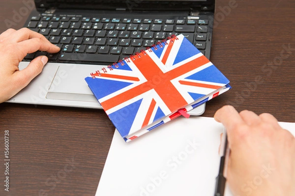 Obraz studentessa su internet per corso online e-learning università telematica