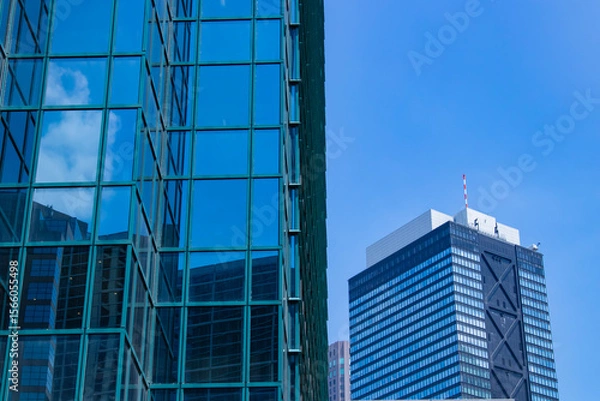 Fototapeta A cityscape of moving cloud reflecting the office building at the business town
