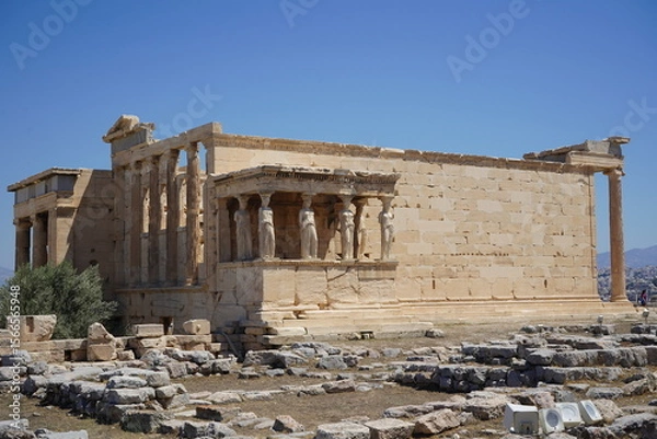 Obraz Ancient architecture stands proud under the clear blue sky in Athens, showcasing the rich heritage and artistry of classical Greece at the Acropolis site of Erechtheion