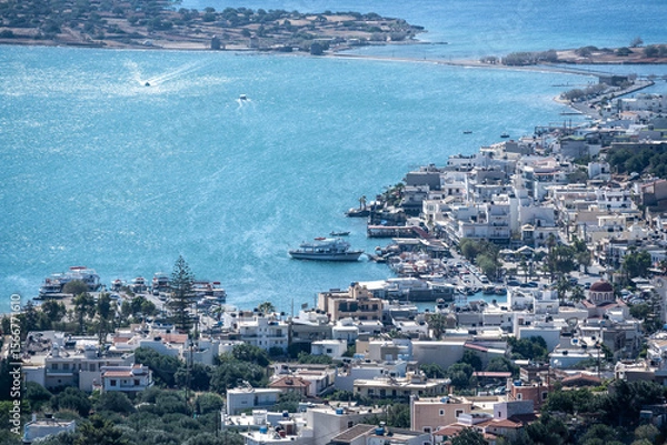Fototapeta picturesque landscape with a view of the mountains and the sea on the island of Crete
