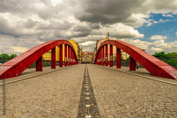 Obraz Most Biskupa Jordana w Poznaniu, kładka pieszo-rowerowa na rzece Cybinie, w granicach administracyjnych miasta Poznania, Polska.