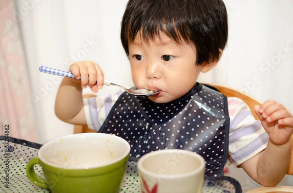 Obraz 食事中の子供