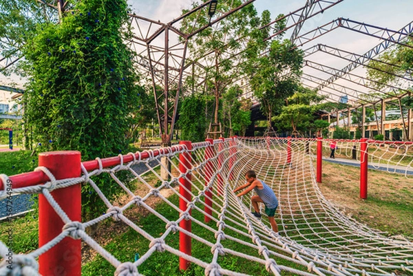 Fototapeta Bangkok’s park are perfect for families looking to enjoy fresh air and recreation. These green havens provide a fantastic escape from the city’s hustle and bustle.